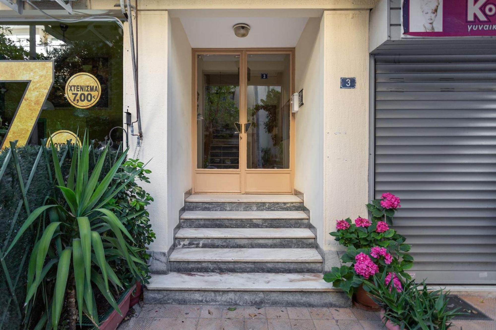 Bright, Calming Retreat With A Balcony Near Metro! Apartamento Atenas Exterior foto